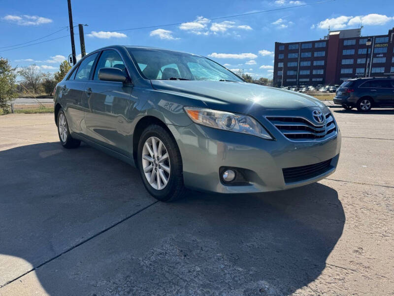 2011 Toyota Camry XLE photo 2