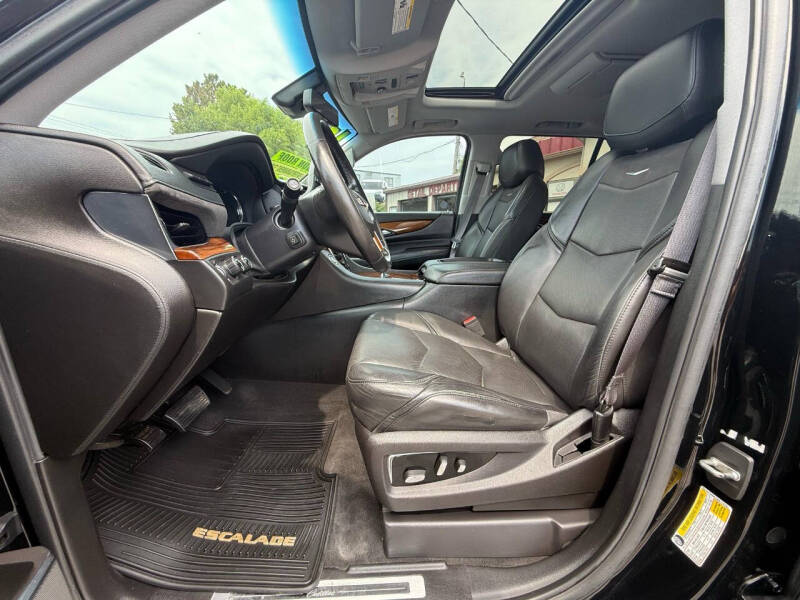 2017 Cadillac Escalade Luxury