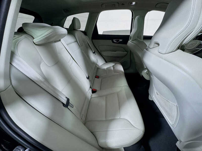 2021 Volvo XC60 T6 Momentum