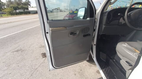 2005 Ford E-Series E-250