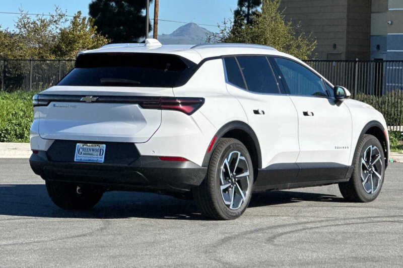 2026 Chevrolet Equinox EV LT 2
