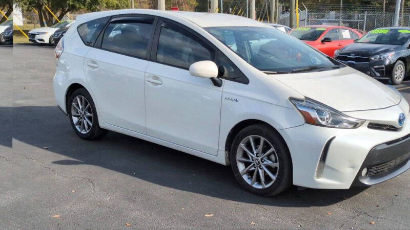 2017 Toyota Prius v