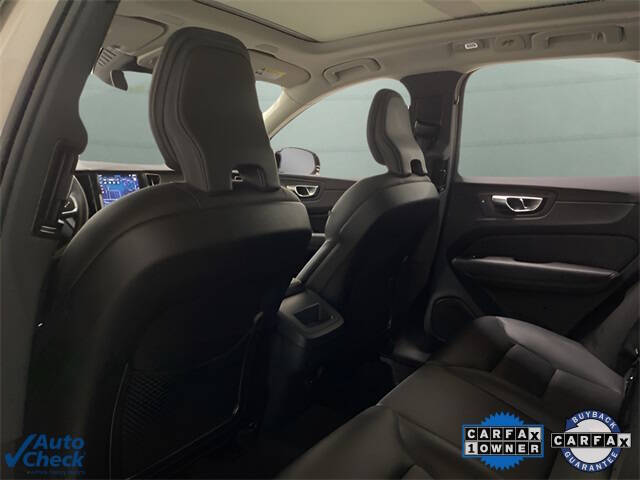 2025 Volvo XC60 B5 Core Dark Theme