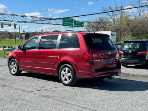 2011 Volkswagen Routan SE