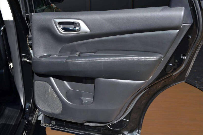 2018 Nissan Pathfinder SV