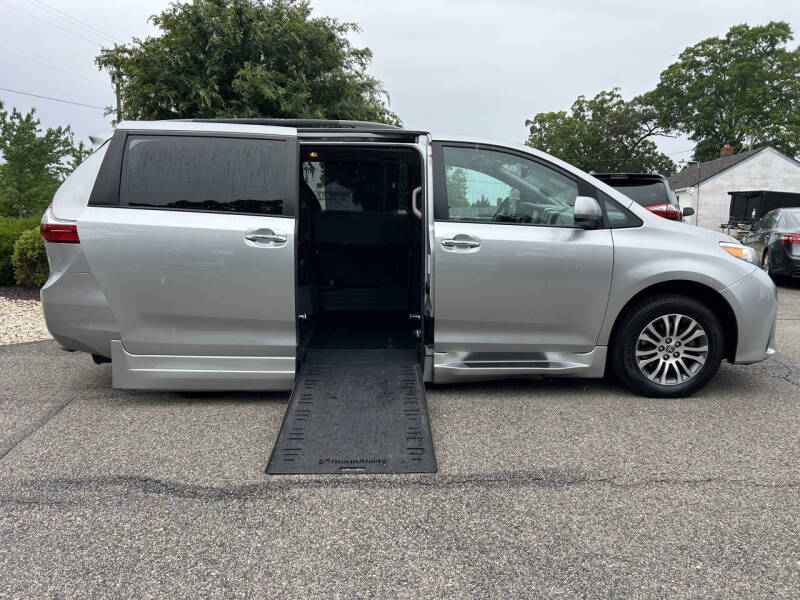 2020 Toyota Sienna XLE Premium 8-Passenger