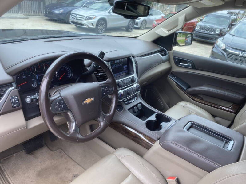 2020 Chevrolet Suburban LT photo 12