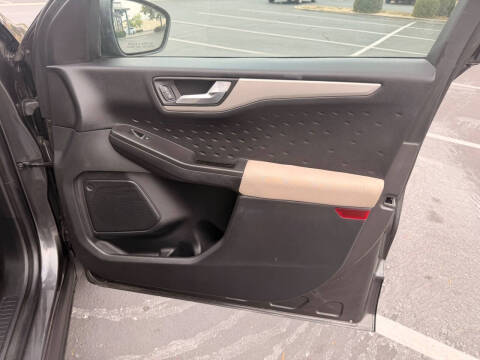 2020 Ford Escape SE