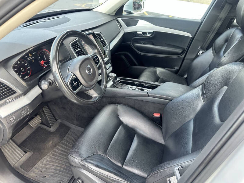 2016 Volvo XC90 T5 Momentum