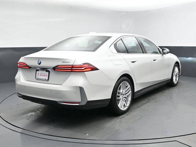 2025 BMW 5 Series 530i