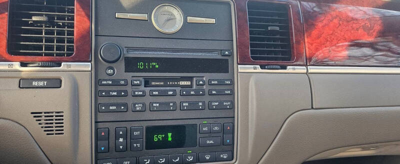 2004 Lincoln Town Car Ultimate