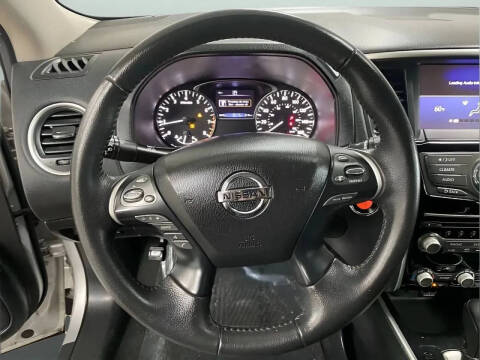 2020 Nissan Pathfinder SV