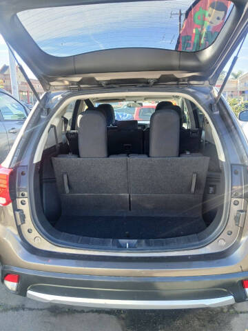 2017 Mitsubishi Outlander ES