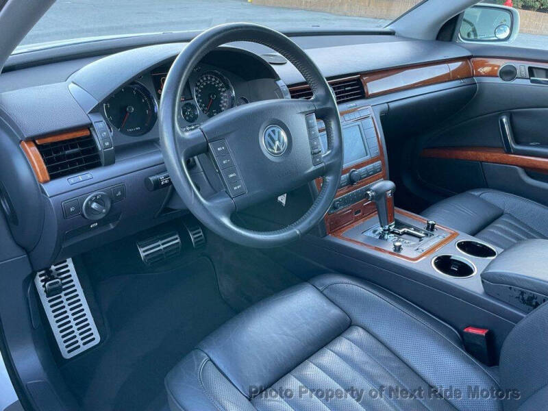 2004 Volkswagen Phaeton V8