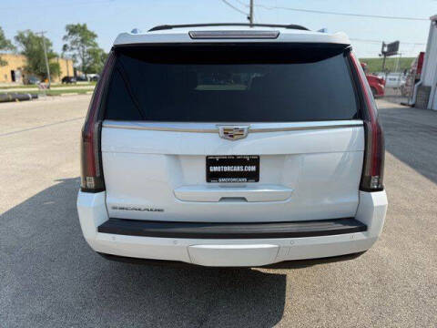 2016 Cadillac Escalade Luxury Collection