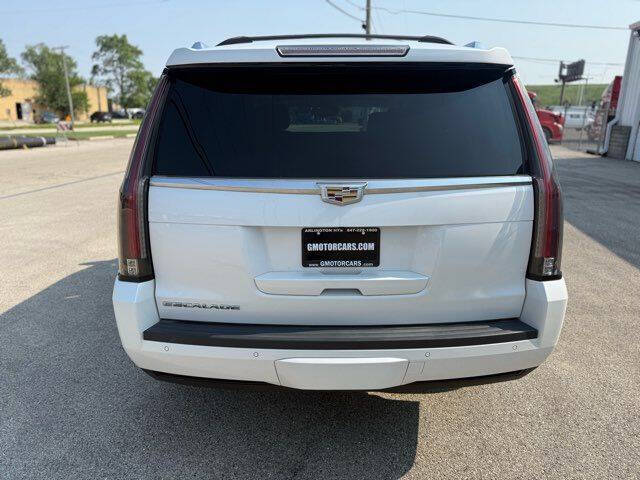 2016 Cadillac Escalade Luxury Collection