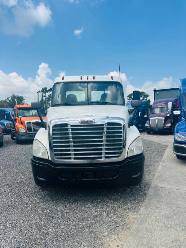 2015 Freightliner Cascadia Day Cab