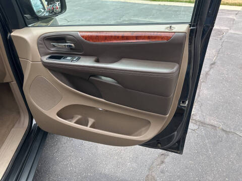2015 Chrysler Town and Country Touring-L