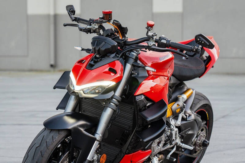2023 Ducati Streetfighter V2