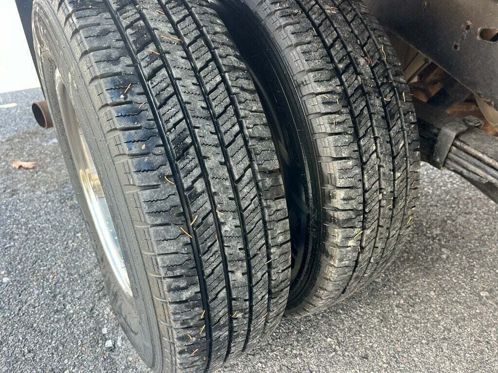 2015 Ford E-Series 26