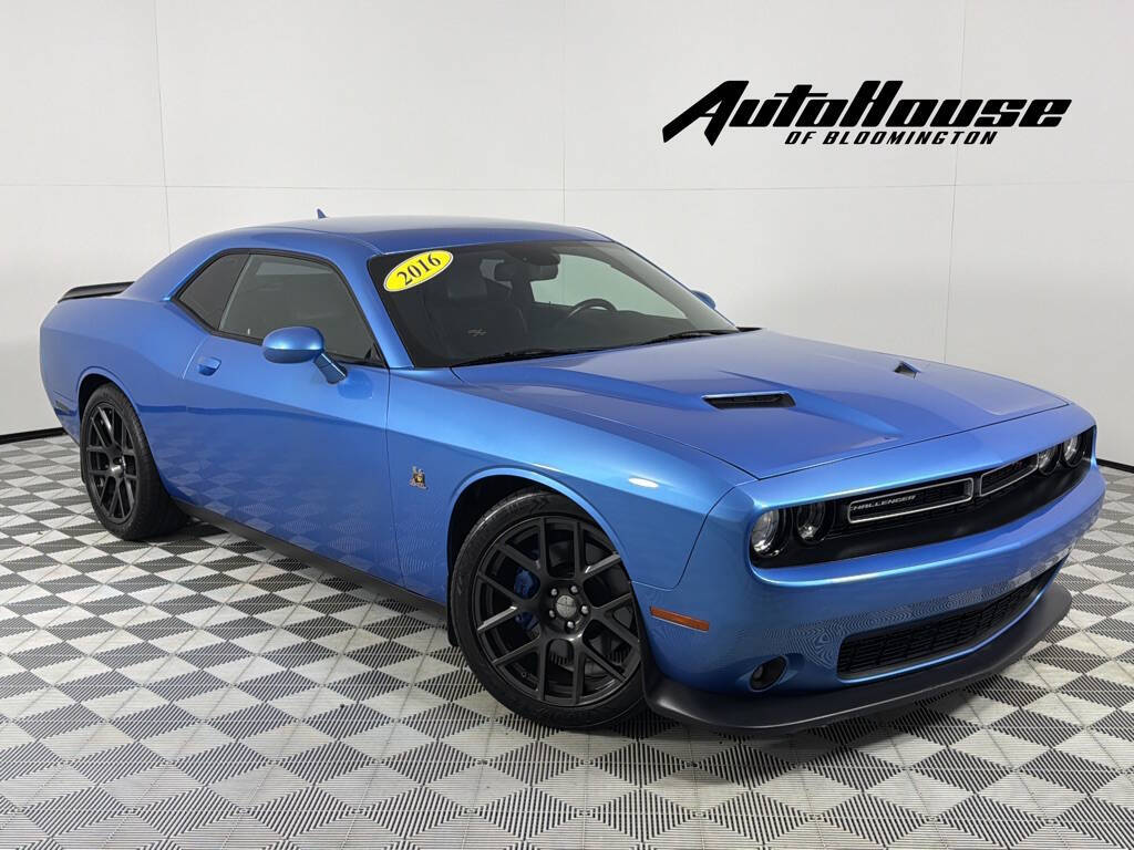 2016 Dodge Challenger R/T's photo