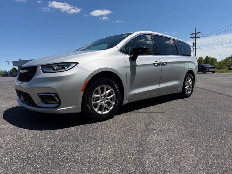 2024 Chrysler Pacifica Touring L