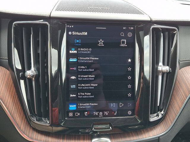 2023 Volvo XC60 B6 Ultimate Dark Theme