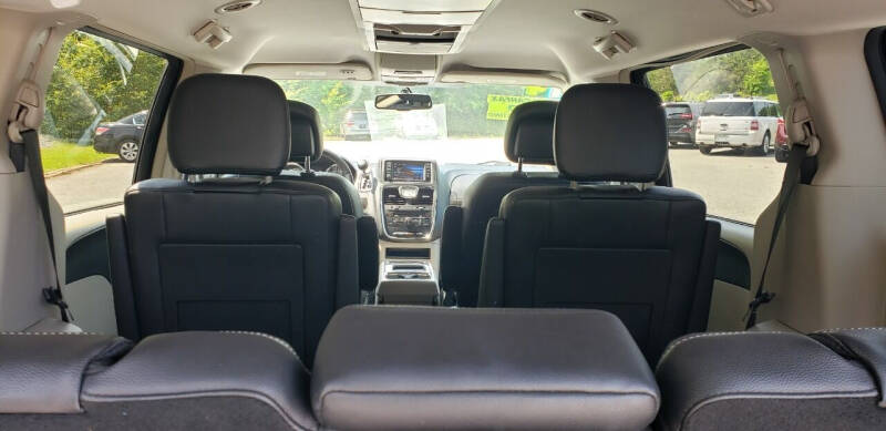 2014 Chrysler Town & Country Touring photo 5