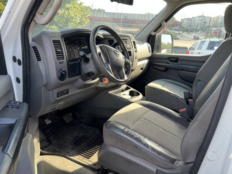 2013 Nissan NV 2500 HD SV