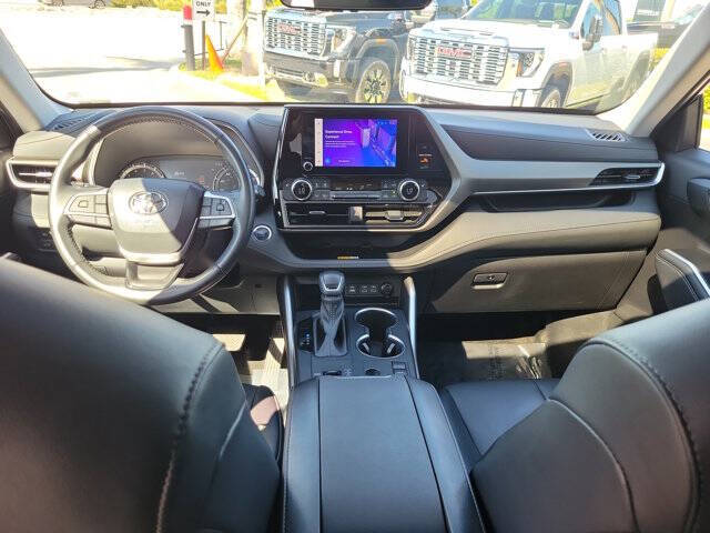 2023 Toyota Highlander LE