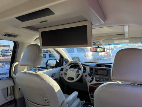 2013 Toyota Sienna XLE 8-Passenger