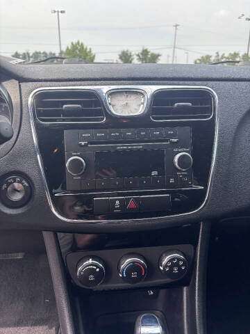 2012 Chrysler 200 LX