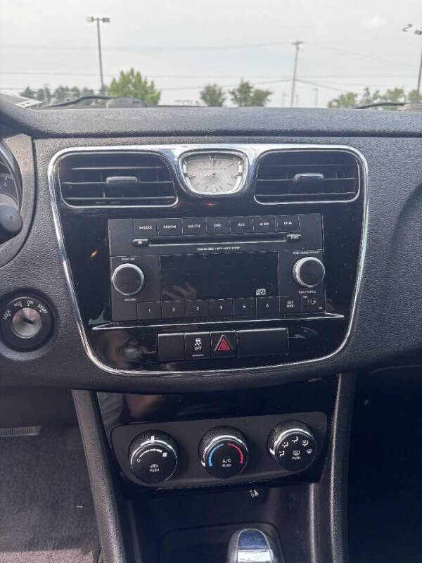 2012 Chrysler 200 LX