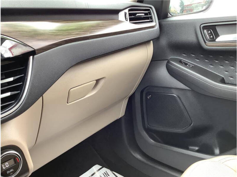 2020 Ford Escape Hybrid Titanium