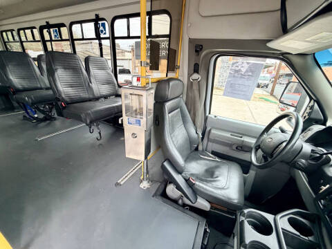 2017 Ford E-Series E-450 SD