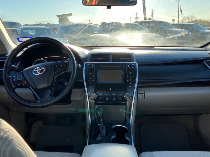 2016 Toyota Camry LE