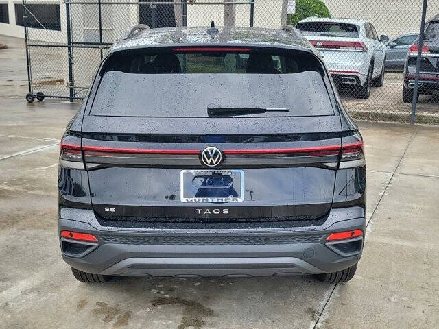 2025 Volkswagen Taos SE Black