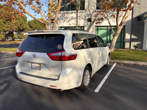 2015 Toyota Sienna XLE 8-Passenger