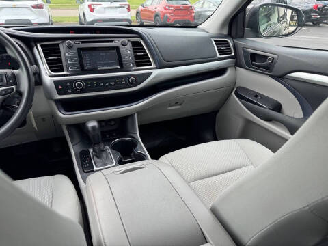 2019 Toyota Highlander LE