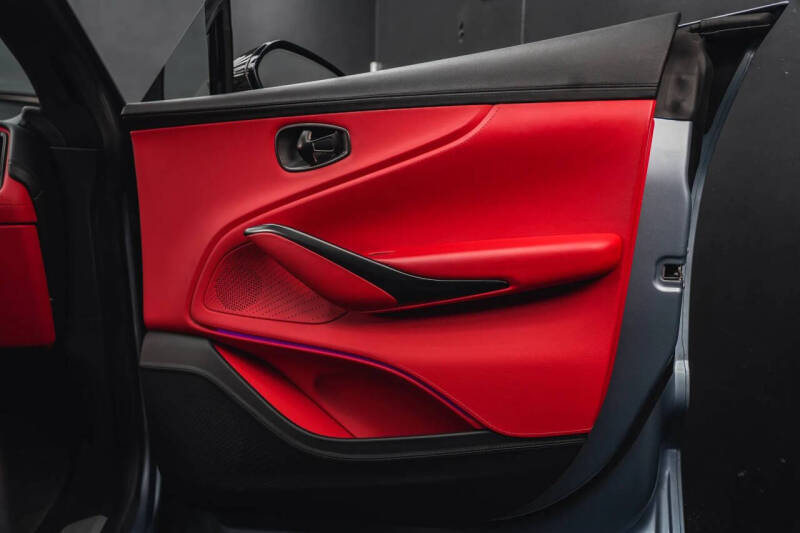 2021 Aston Martin DBX
