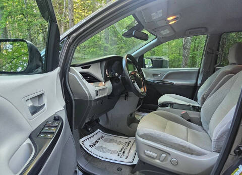 2019 Toyota Sienna LE 8-Passenger