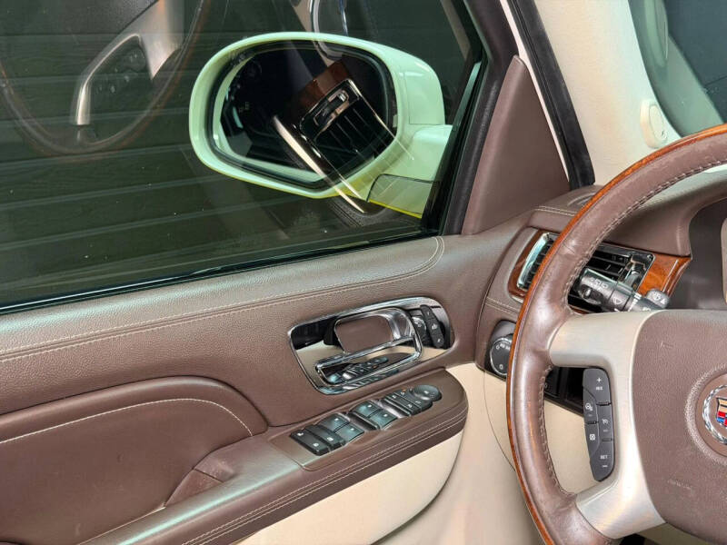 2012 Cadillac Escalade Platinum Edition