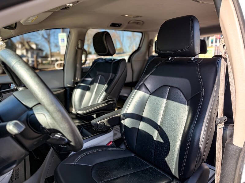 2020 Chrysler Voyager LXi