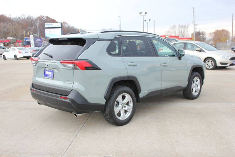 2020 Toyota RAV4 Hybrid XLE