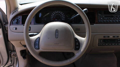 2002 Lincoln Town Car Executive
