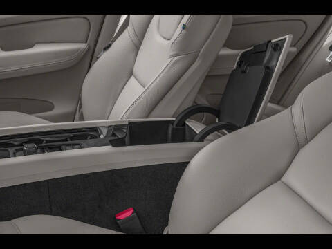 2020 Volvo XC60 T5 Momentum