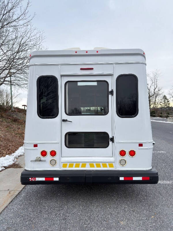 2018 Ford 12 pass- Shuttle Bus