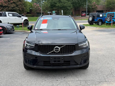 2024 Volvo XC40 B5 Core Dark Theme