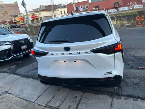 2021 Toyota Sienna LE 8-Passenger