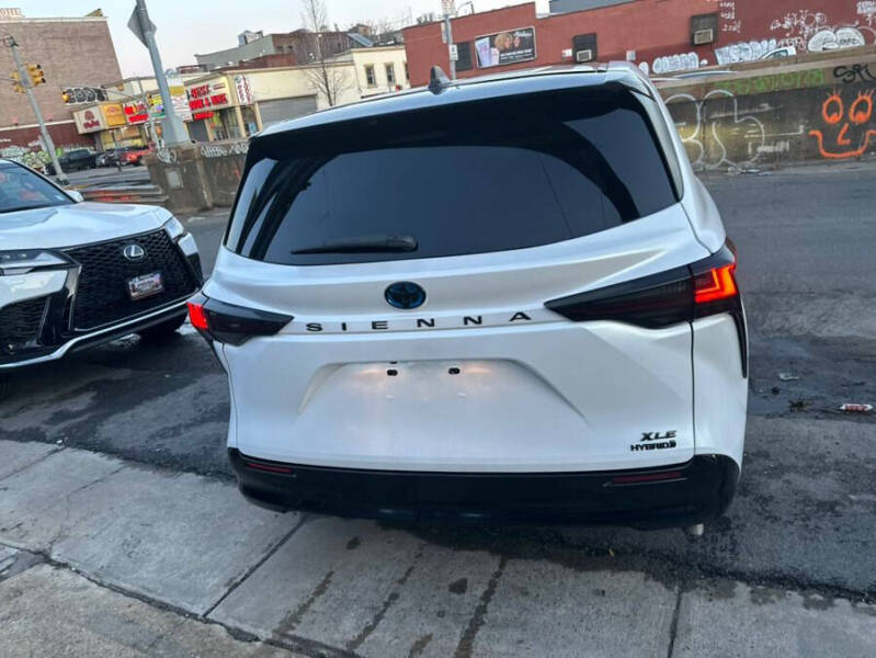 2021 Toyota Sienna LE 8-Passenger
